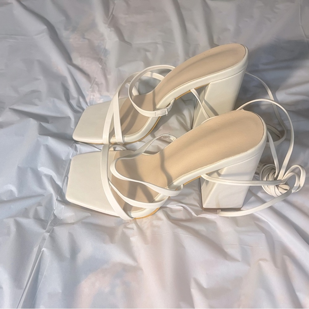 White lace up chunky heels